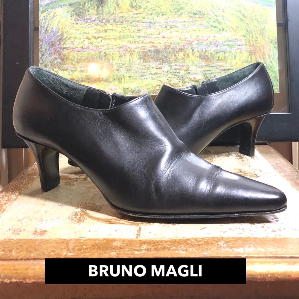 SZ 6 B-BRUNO MAGLI BLACK LEATHER 2.5” ANKLE BOOTS